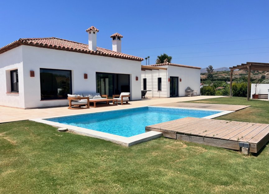 Resale - House - Detached Villa - Estepona - Estepona Centro