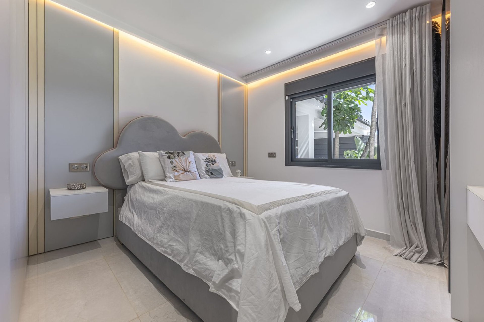 Resale - House - Detached Villa - Estepona - New Golden Mile