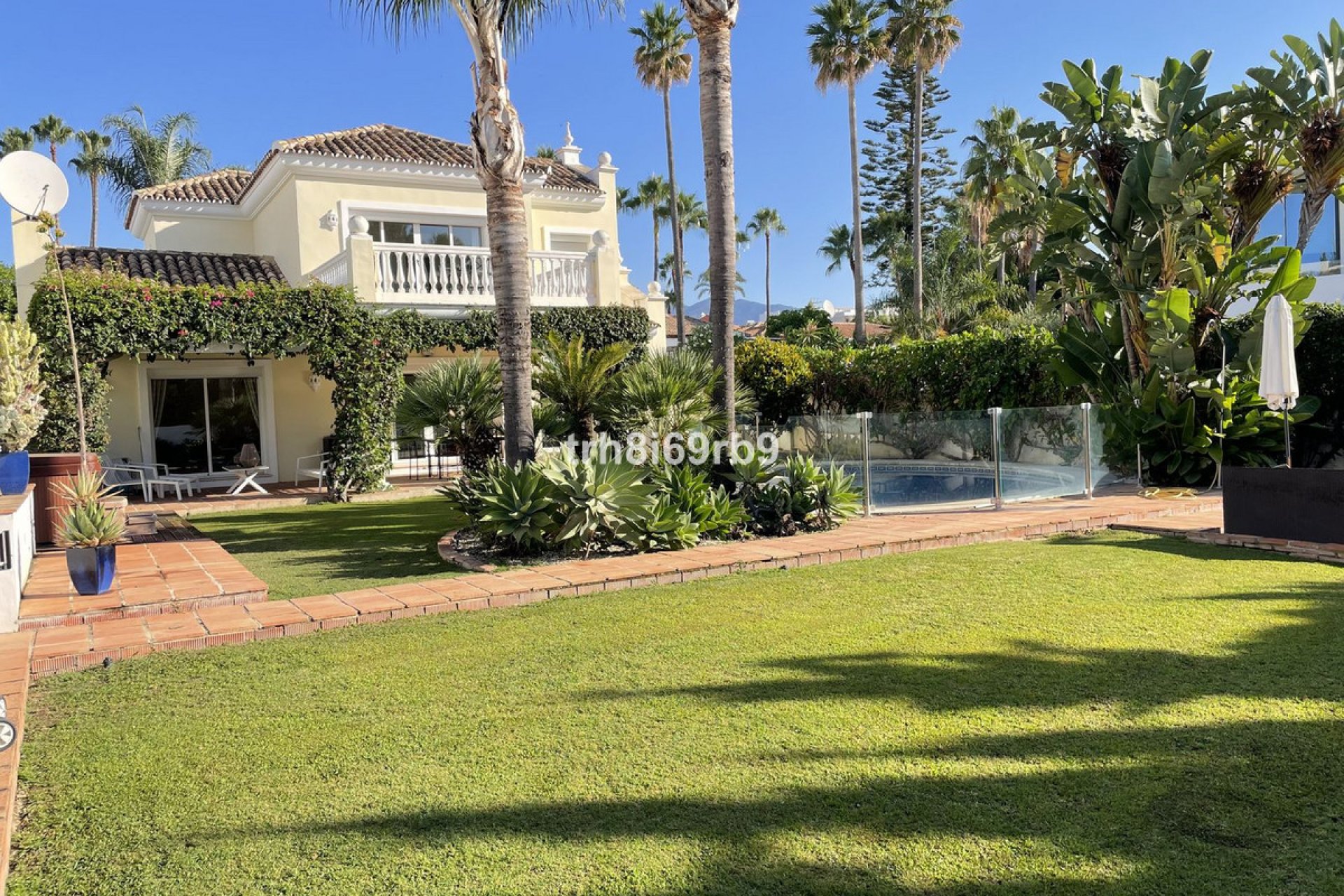 Resale - House - Detached Villa - Estepona - New Golden Mile