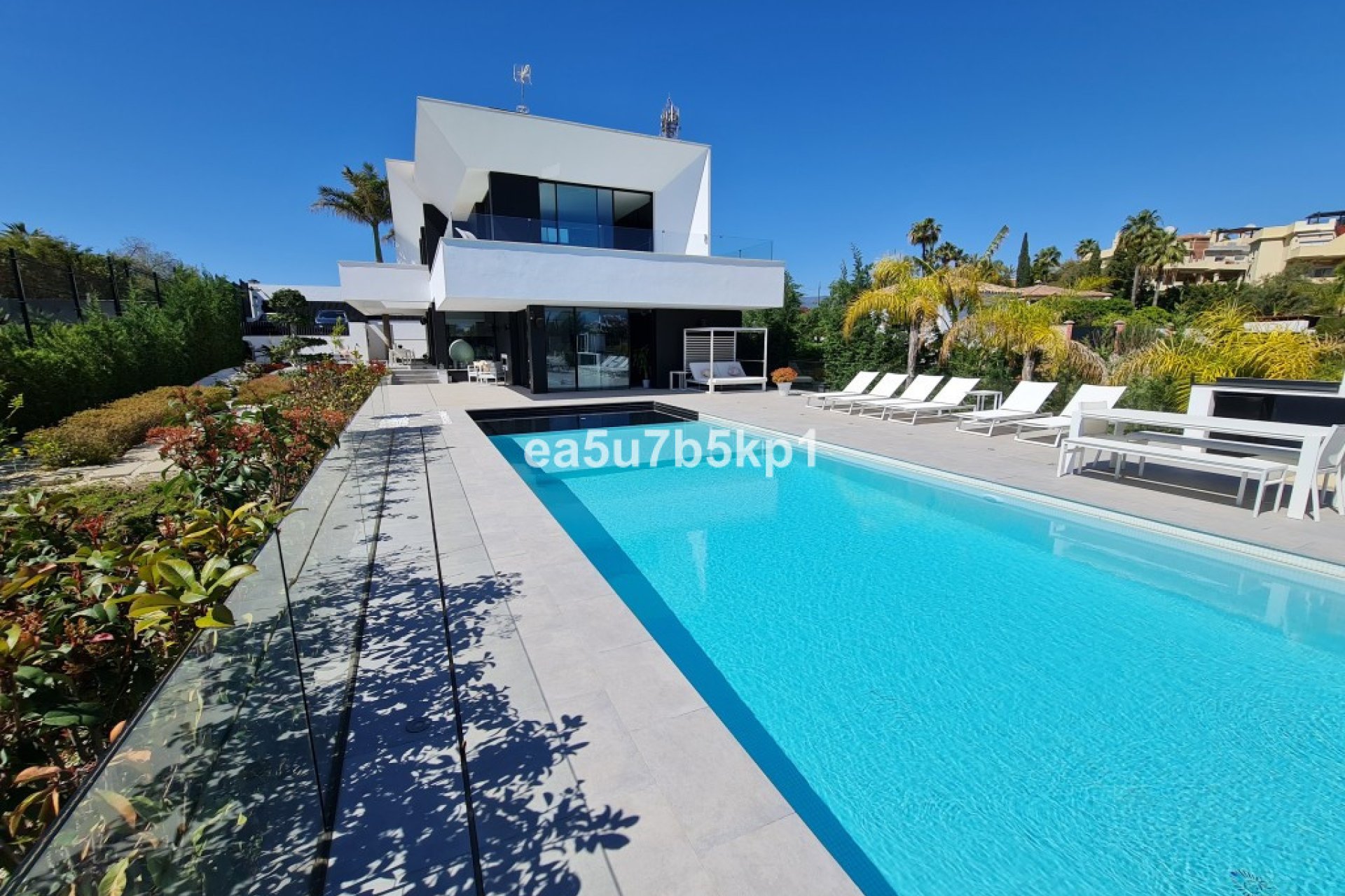 Resale - House - Detached Villa - Estepona - New Golden Mile