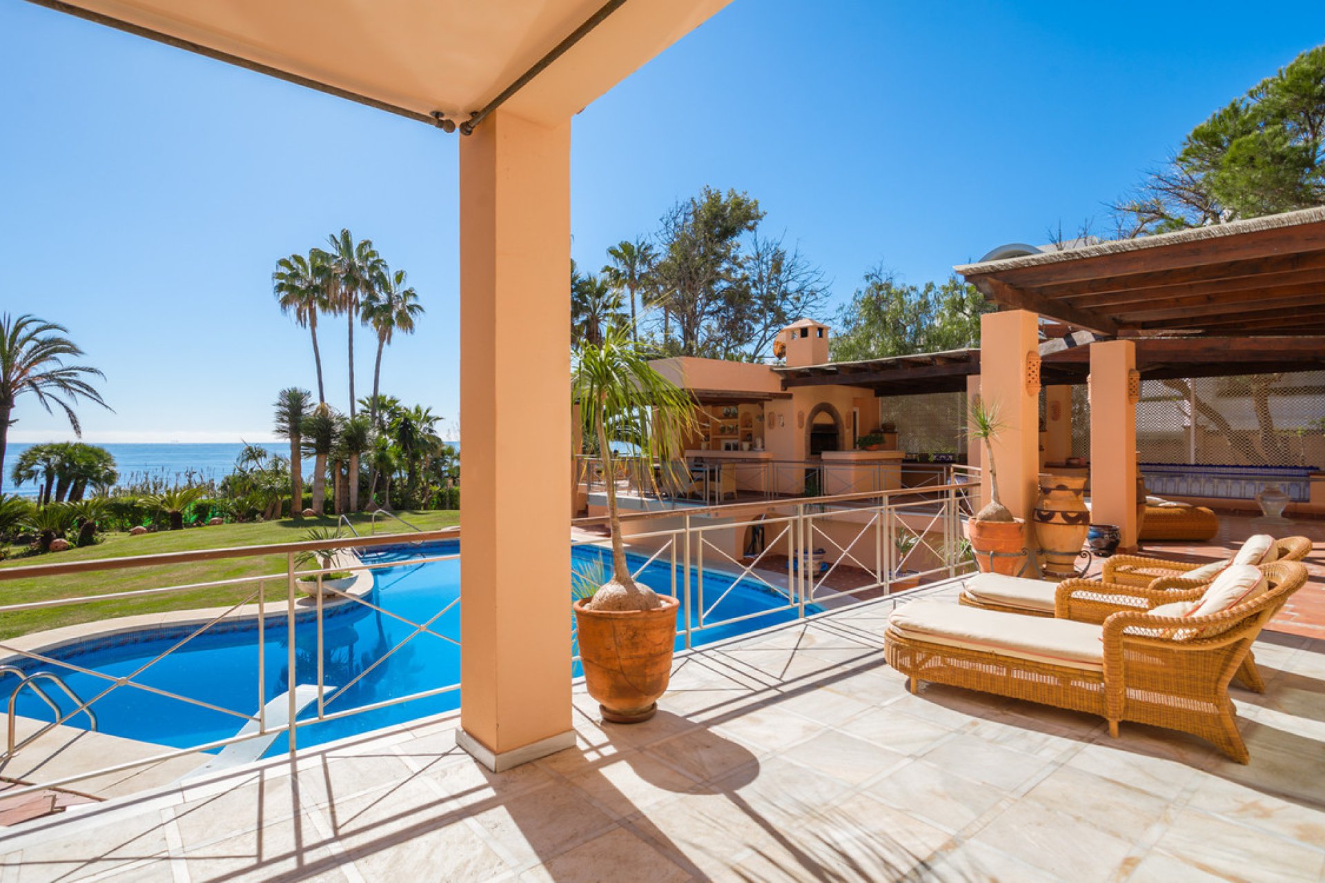 Resale - House - Detached Villa - Estepona - New Golden Mile