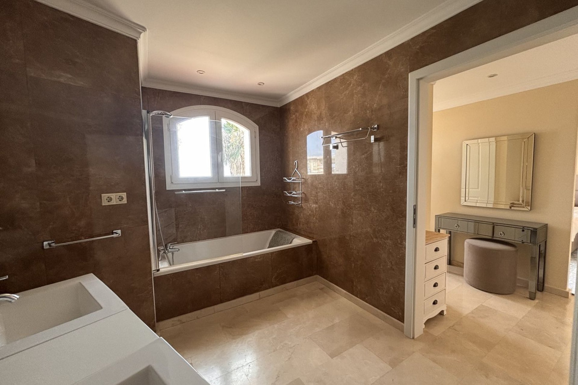 Resale - House - Detached Villa - Estepona - Selwo