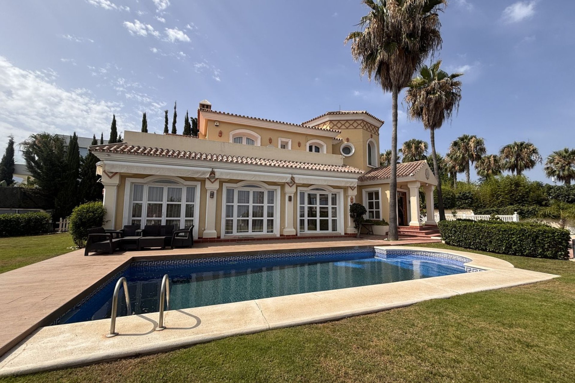 Resale - House - Detached Villa - Estepona - Selwo