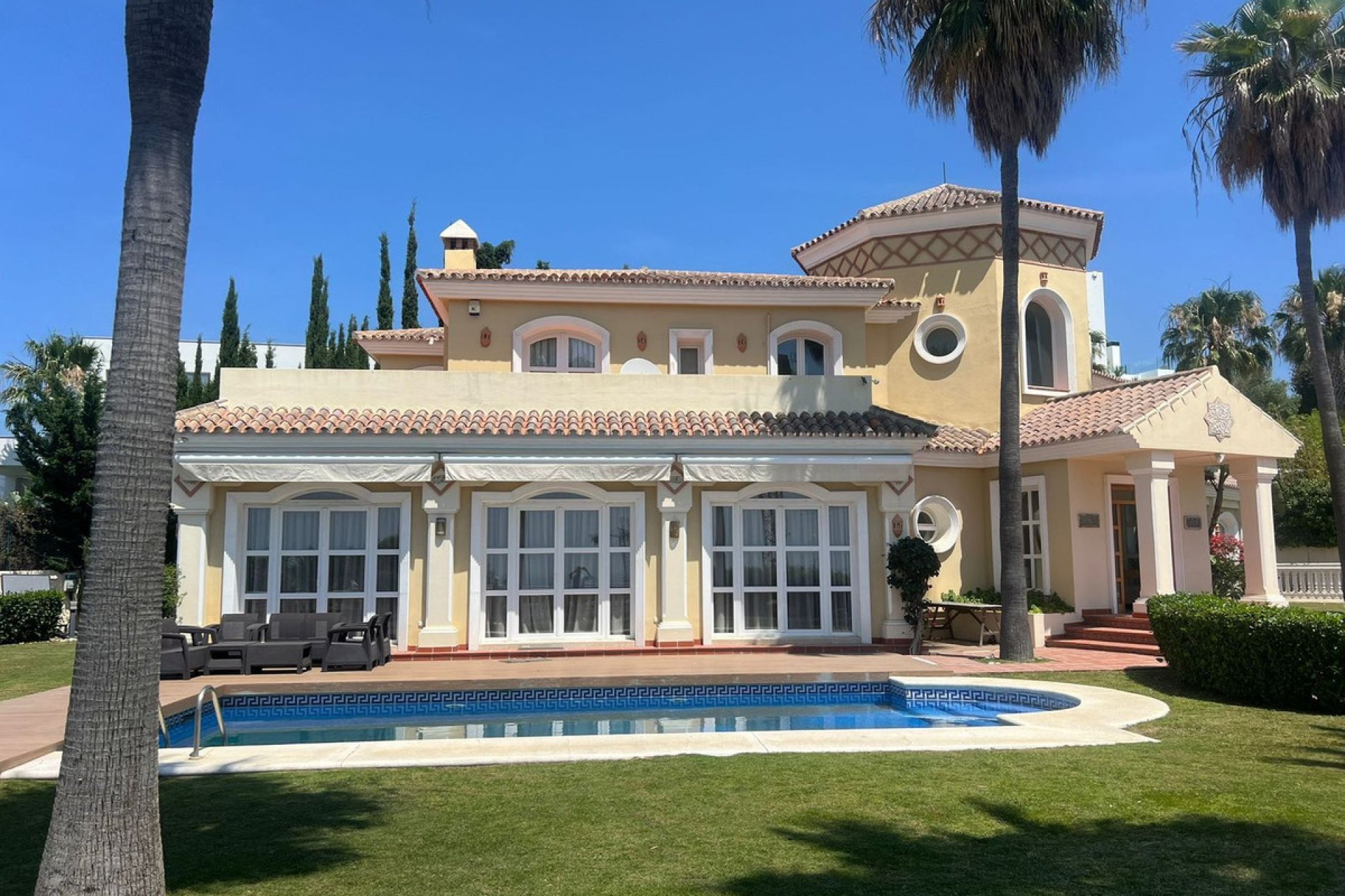 Resale - House - Detached Villa - Estepona - Selwo