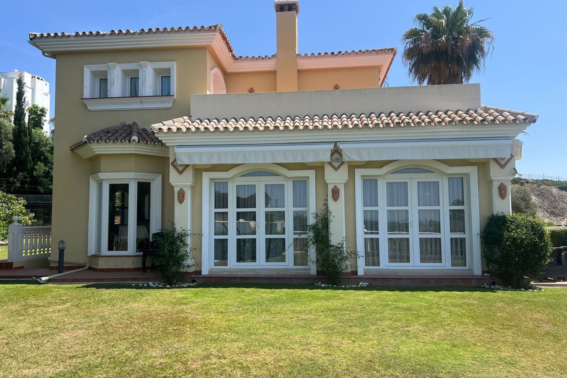 Resale - House - Detached Villa - Estepona - Selwo