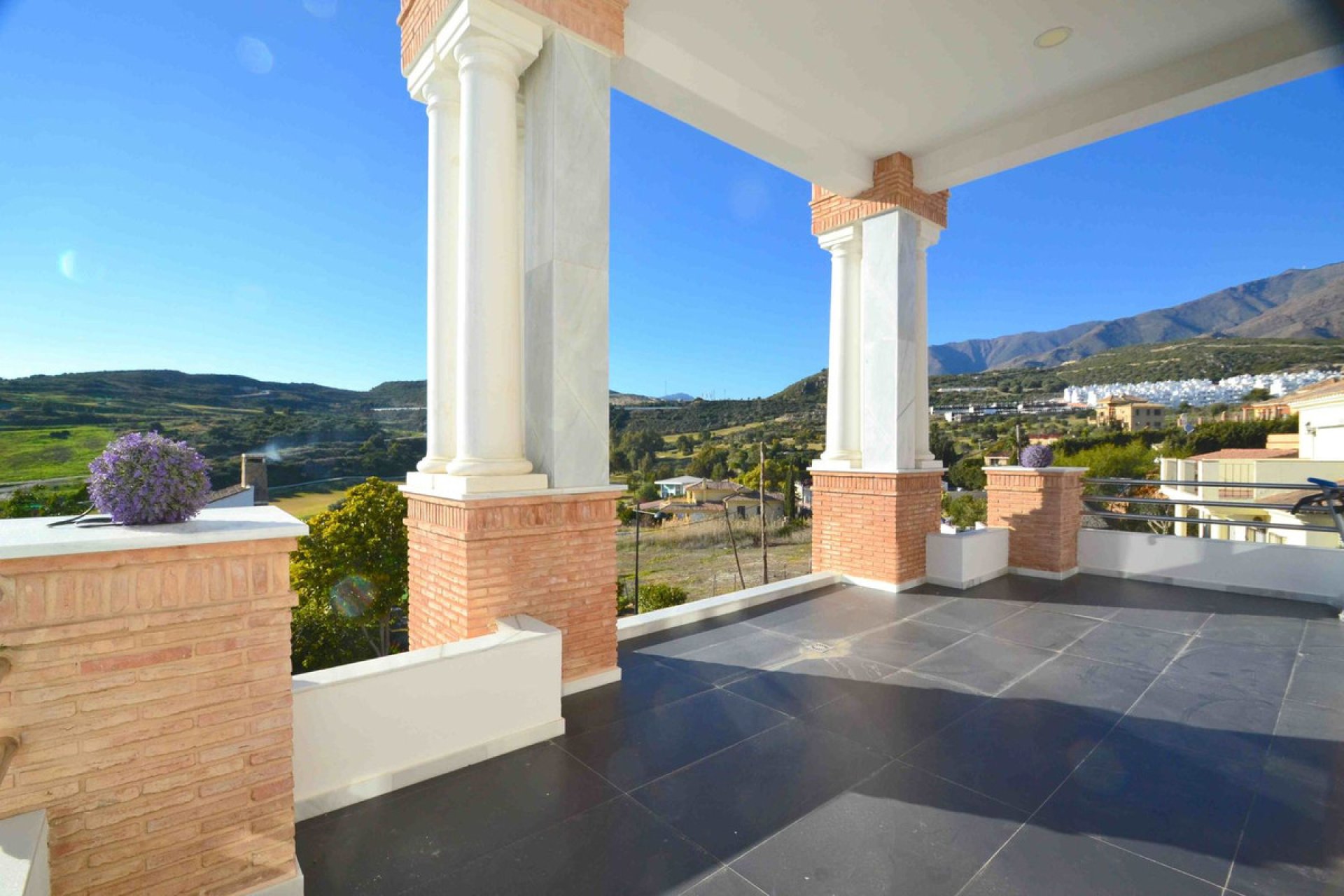 Resale - House - Detached Villa - Estepona - Valle Romano