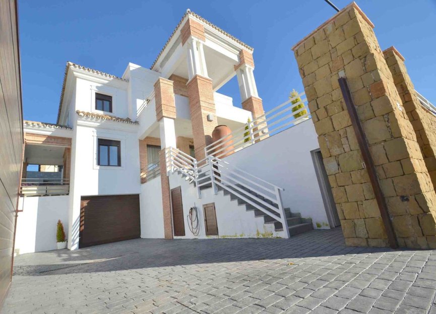 Resale - House - Detached Villa - Estepona - Valle Romano