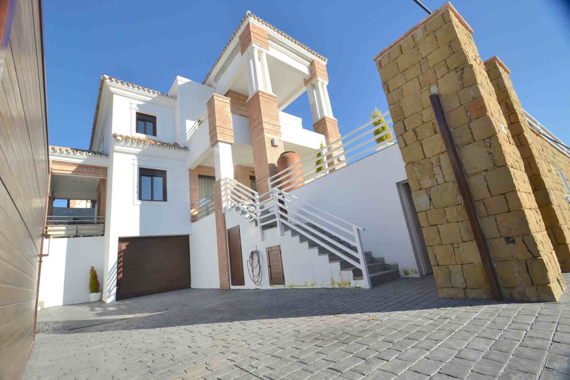 Resale - House - Detached Villa - Estepona - Valle Romano