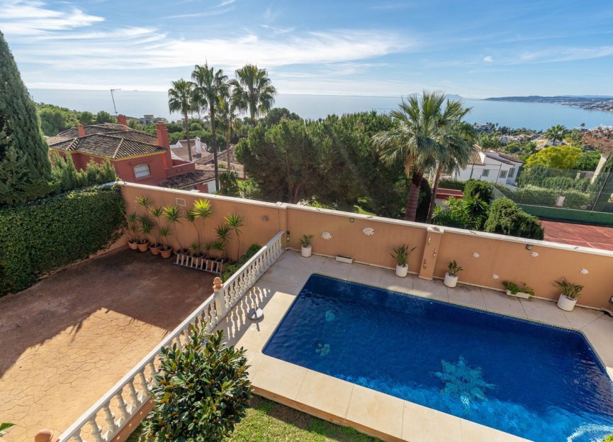 Resale - House - Detached Villa - Estepona