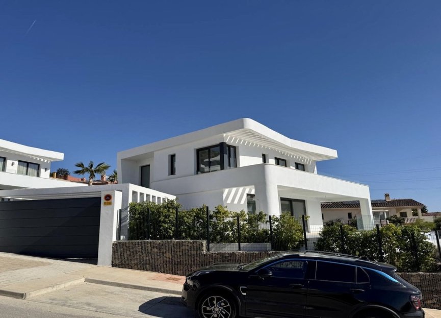 Resale - House - Detached Villa - Fuengirola - Fuengirola Centro