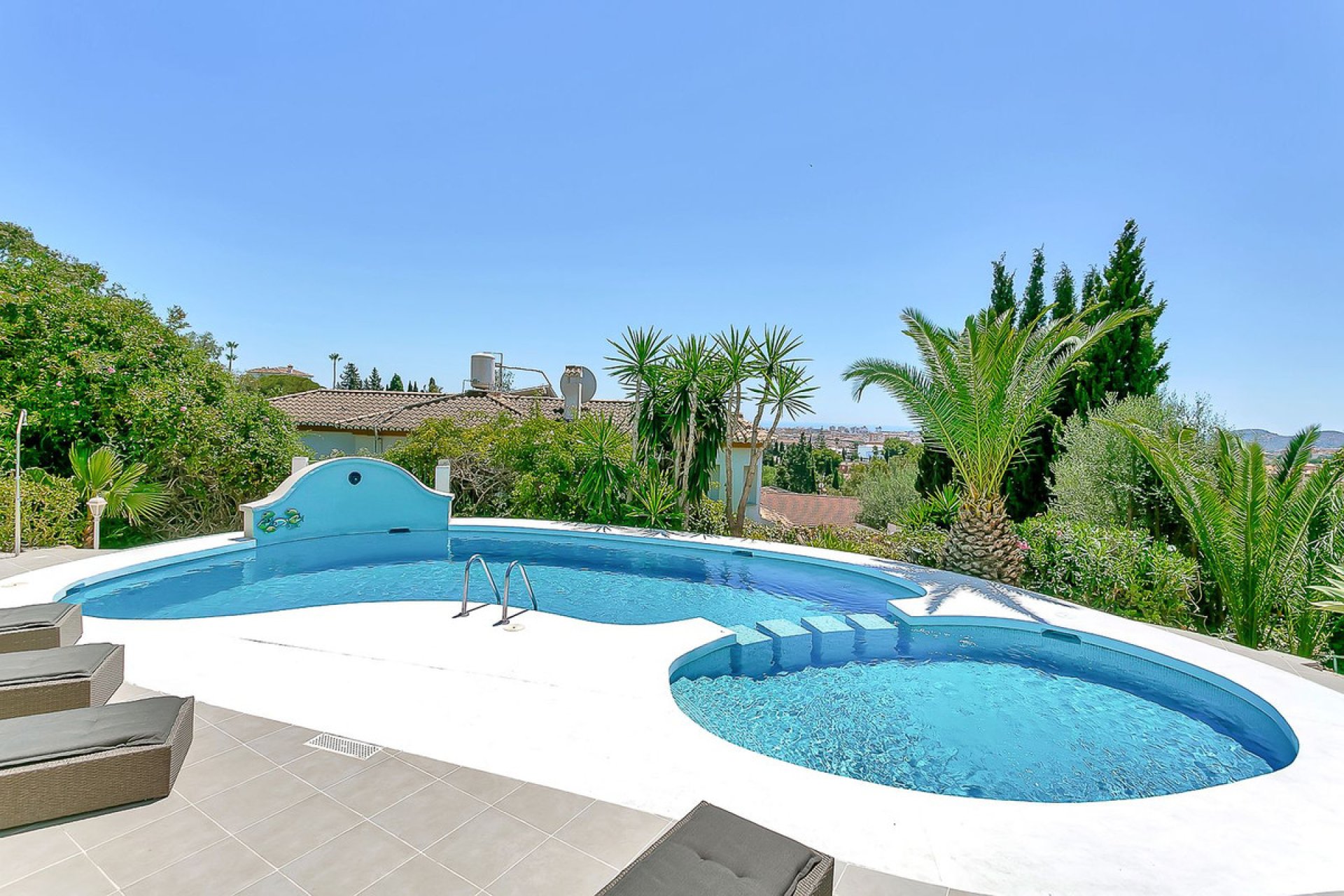 Resale - House - Detached Villa - Fuengirola - Fuengirola Centro