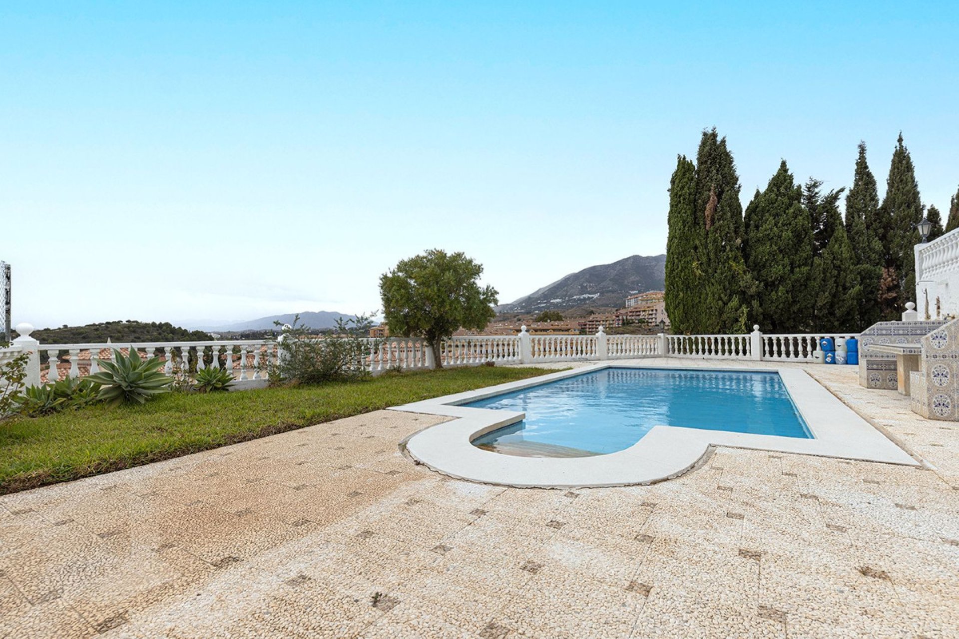 Resale - House - Detached Villa - Fuengirola - Fuengirola Centro