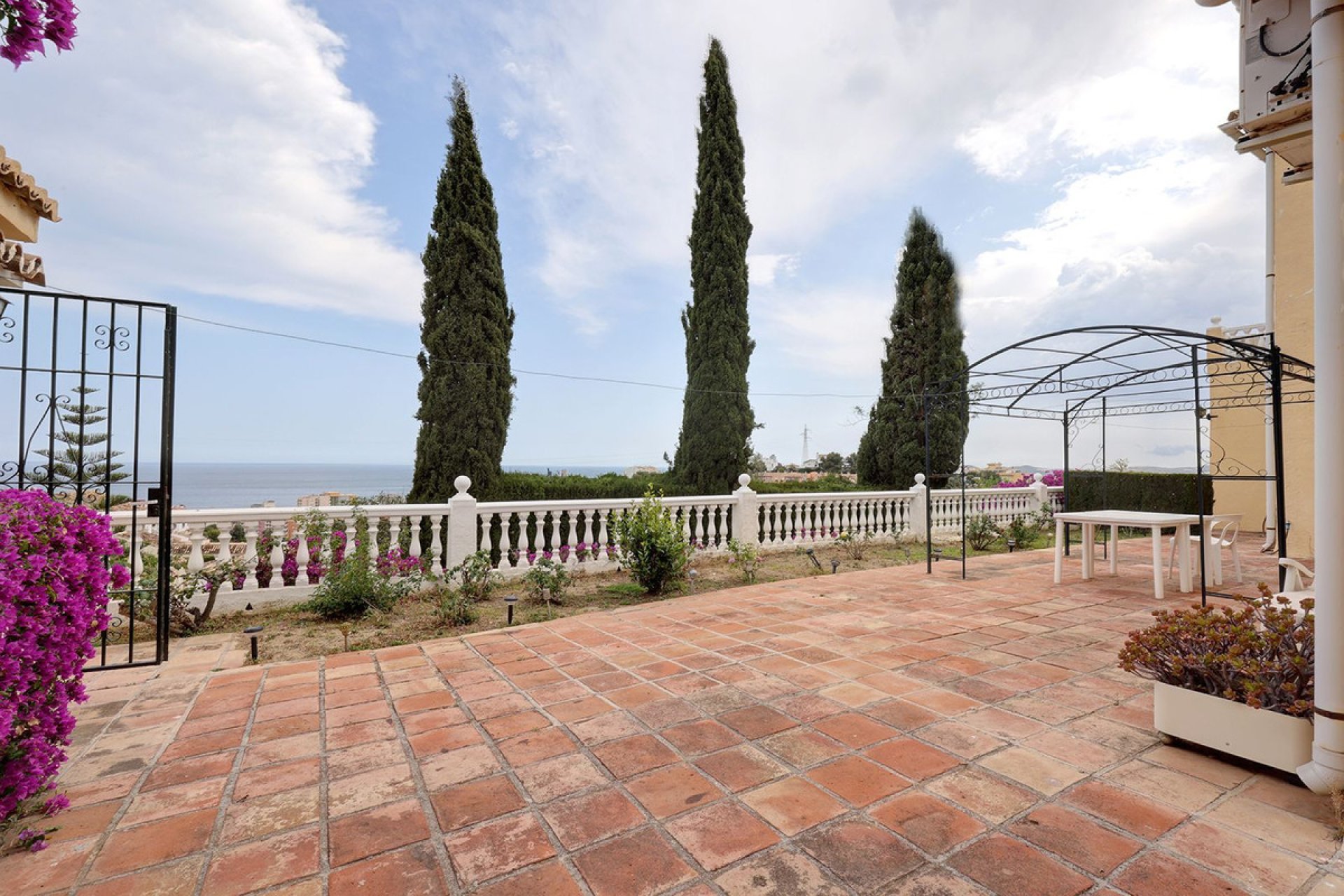 Resale - House - Detached Villa - Fuengirola - Fuengirola Centro