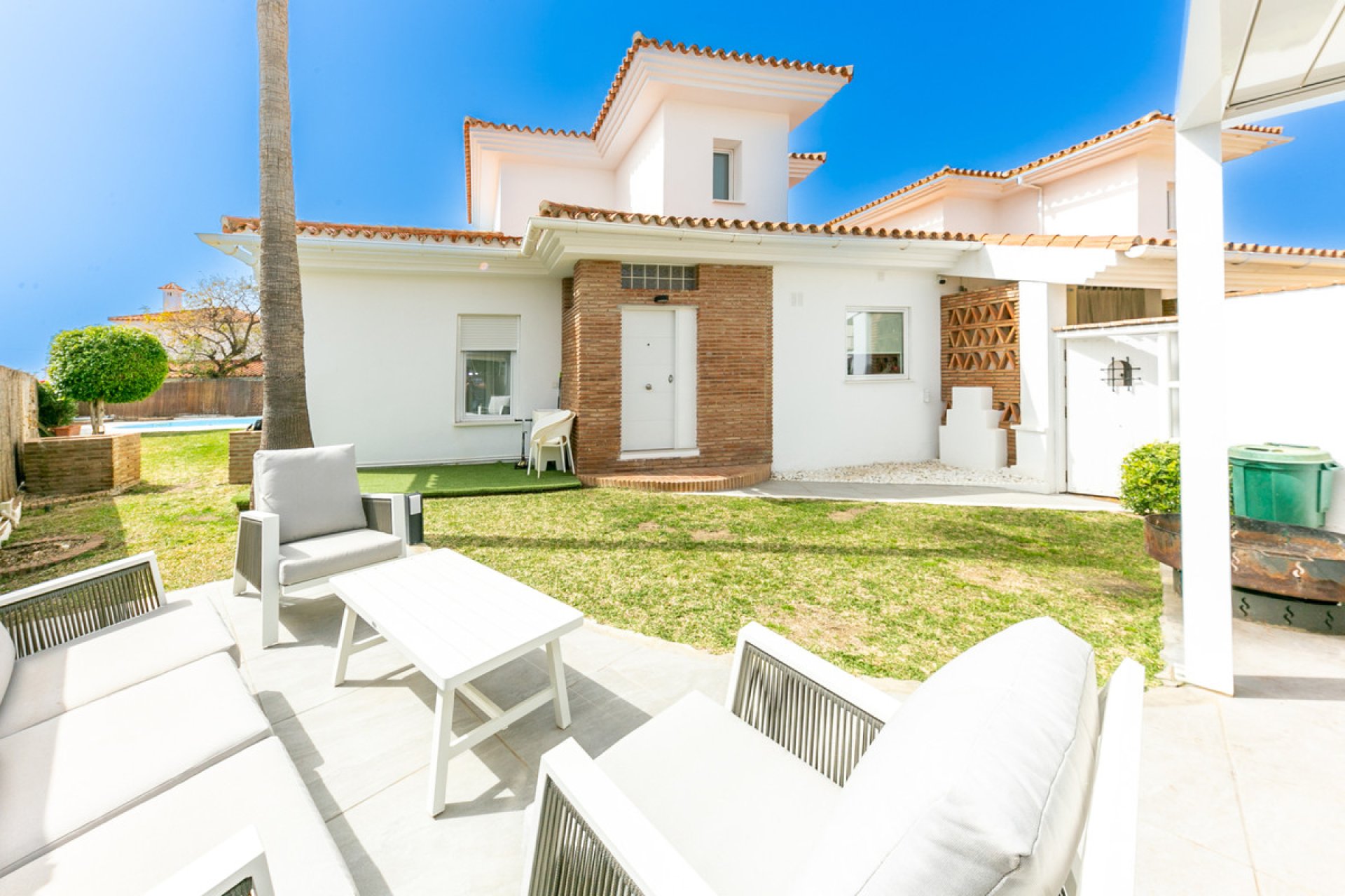 Resale - House - Detached Villa - Fuengirola - Fuengirola Centro