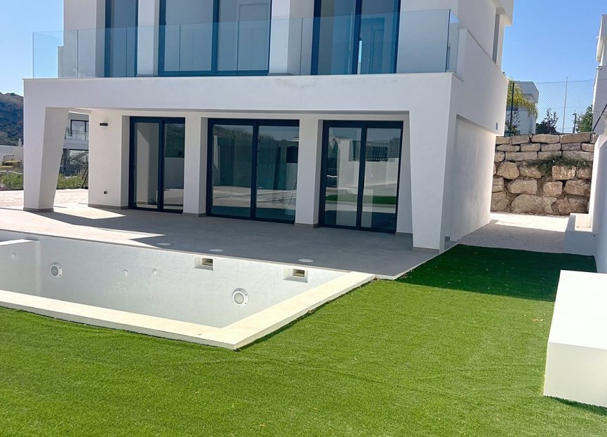 Resale - House - Detached Villa - Manilva - Manilva Centro