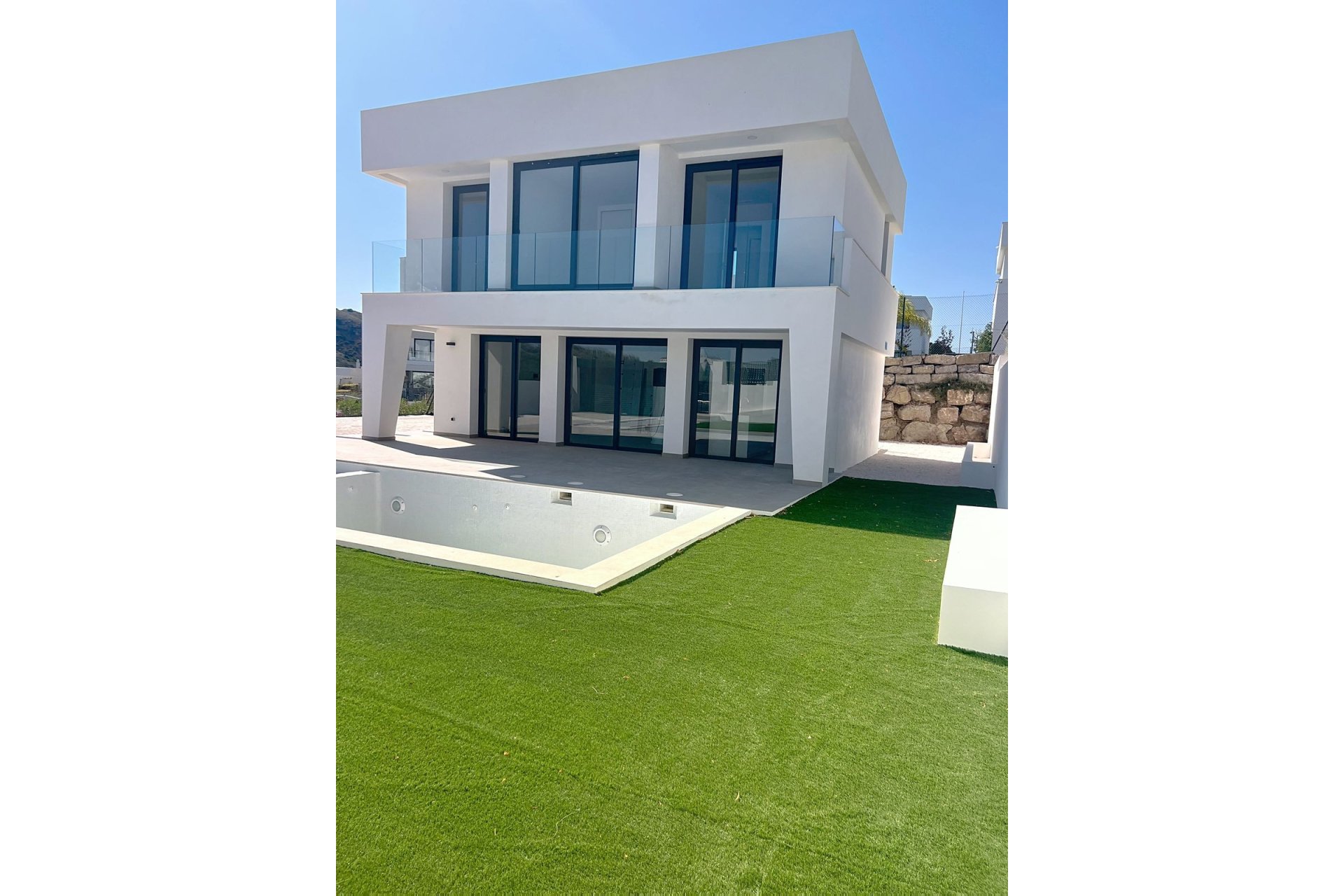 Resale - House - Detached Villa - Manilva - Manilva Centro