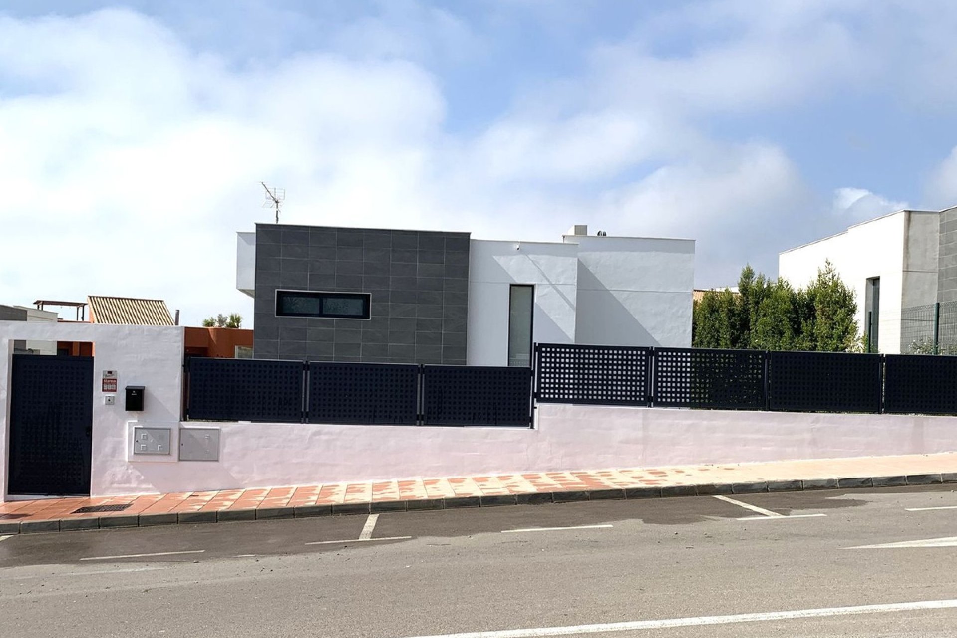 Resale - House - Detached Villa - Manilva - Manilva Centro