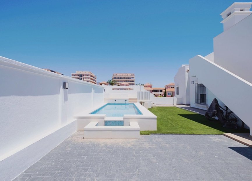 Resale - House - Detached Villa - Manilva - Manilva Centro