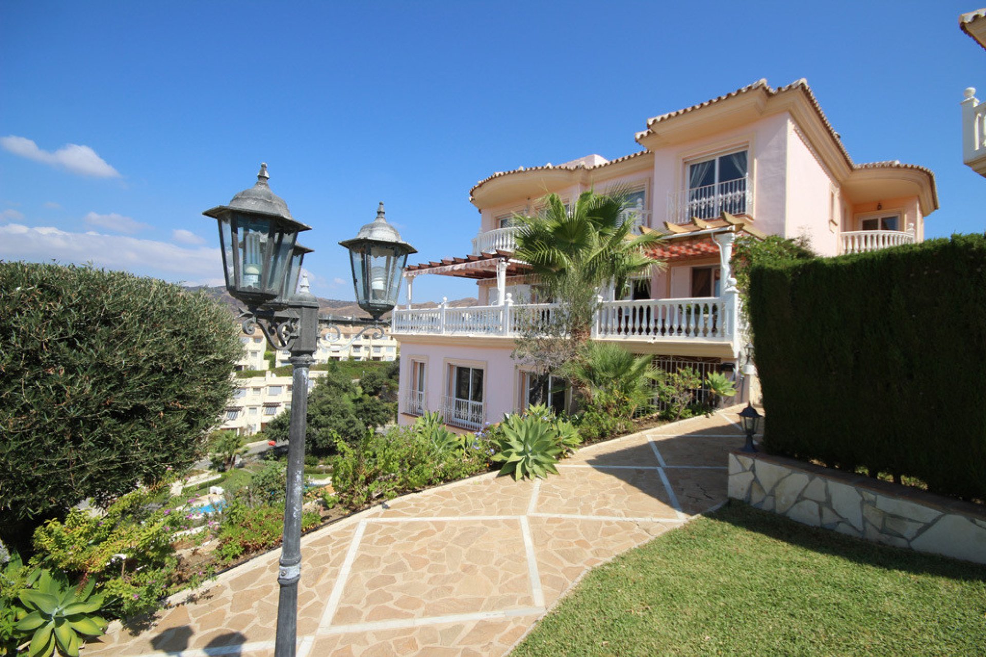 Resale - House - Detached Villa - Marbella - Artola