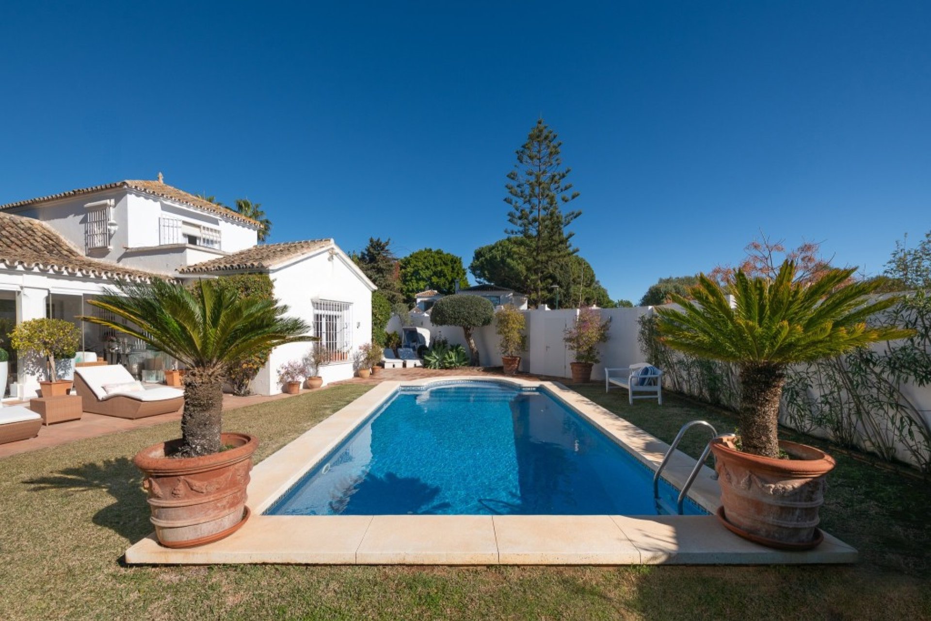 Resale - House - Detached Villa - Marbella - Artola