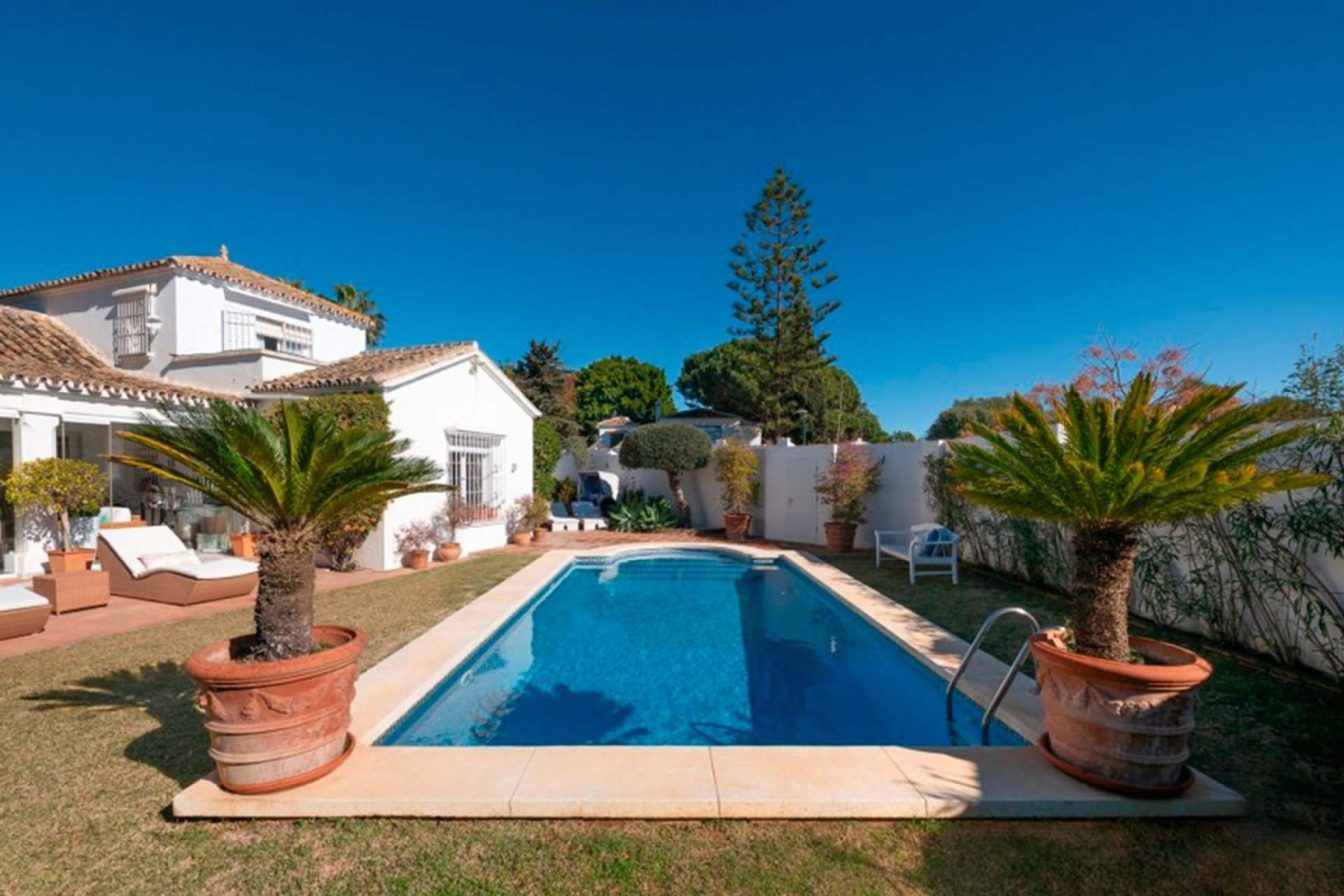 Resale - House - Detached Villa - Marbella - Artola