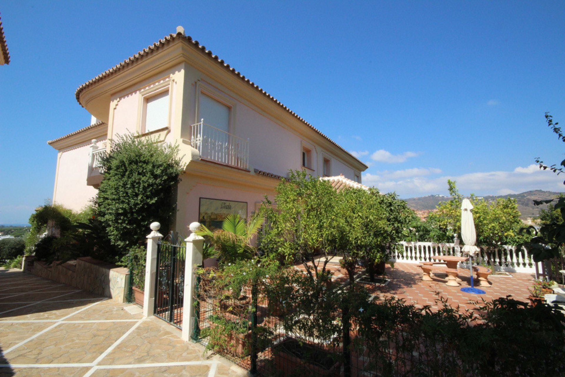 Resale - House - Detached Villa - Marbella - Artola