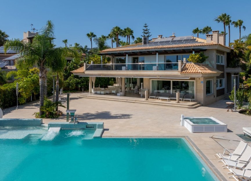 Resale - House - Detached Villa - Marbella - Bahía de Marbella