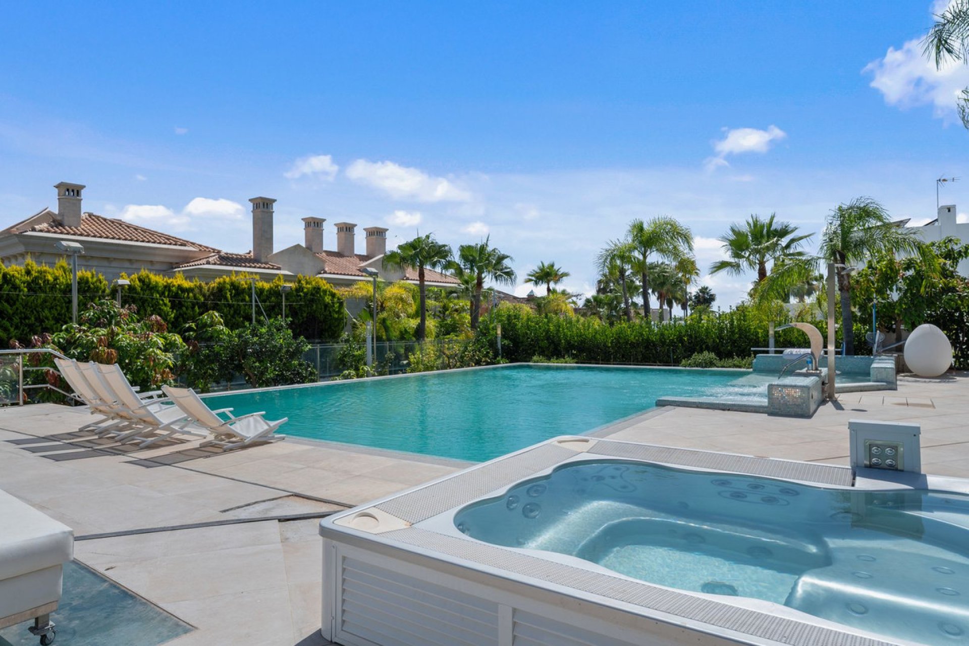 Resale - House - Detached Villa - Marbella - Bahía de Marbella