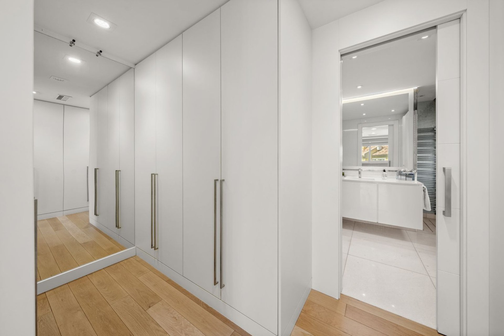 Resale - House - Detached Villa - Marbella - Bahía de Marbella