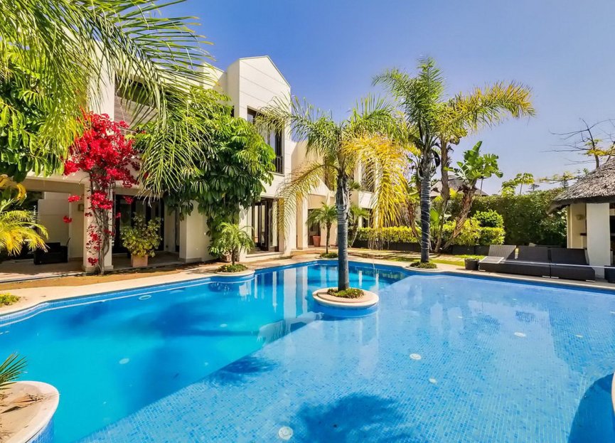 Resale - House - Detached Villa - Marbella - Bahía de Marbella