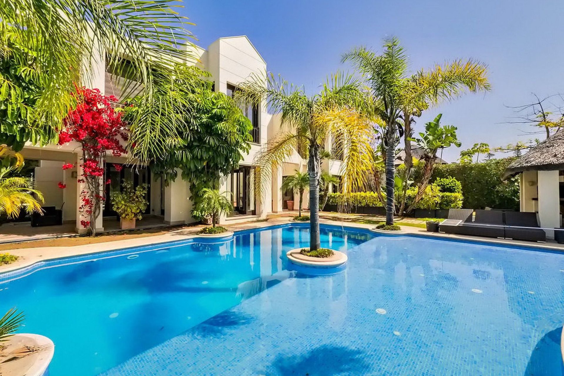 Resale - House - Detached Villa - Marbella - Bahía de Marbella