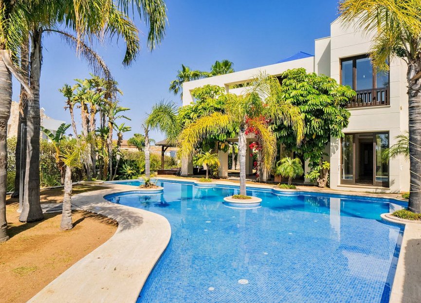 Resale - House - Detached Villa - Marbella - Bahía de Marbella