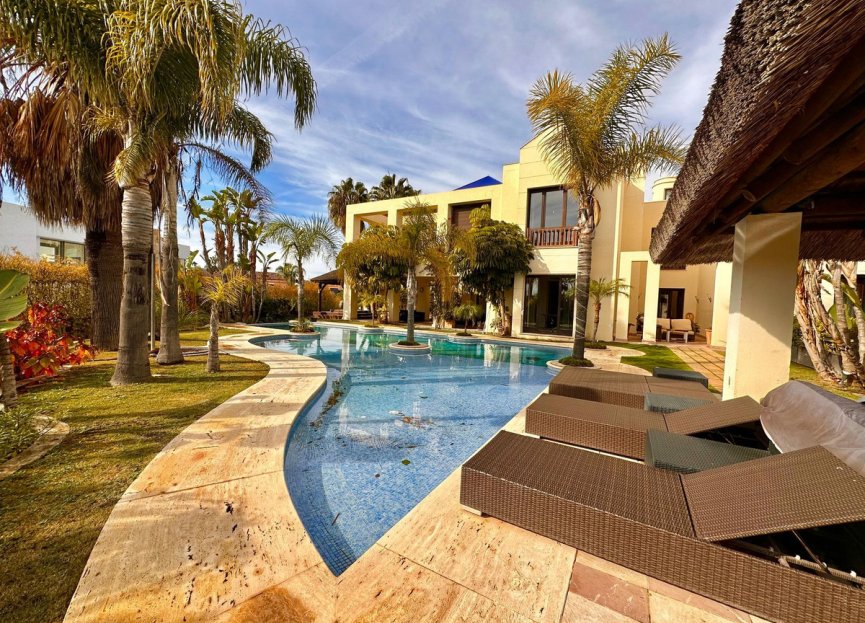 Resale - House - Detached Villa - Marbella - Bahía de Marbella