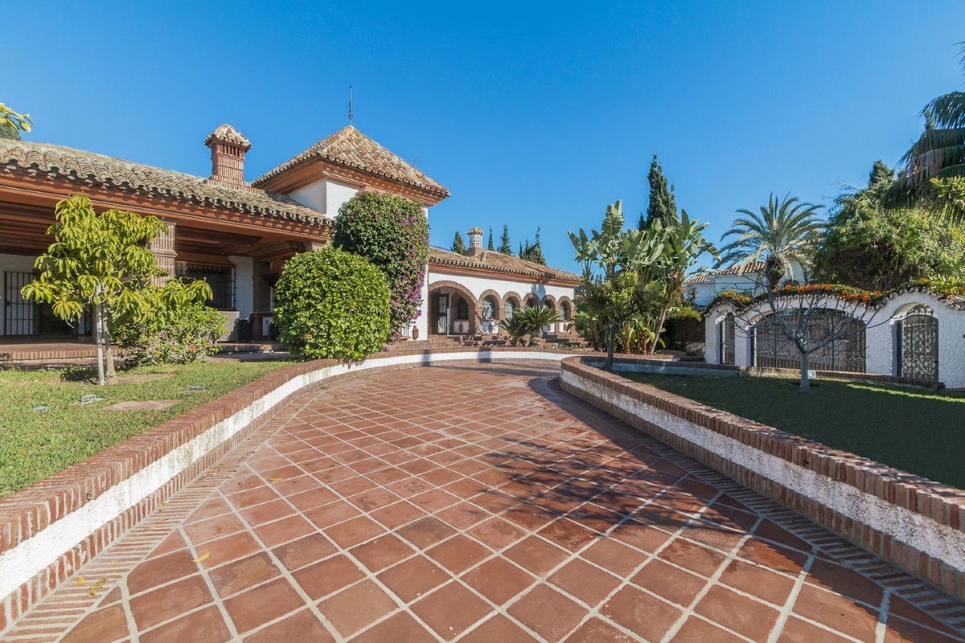 Resale - House - Detached Villa - Marbella - Costabella