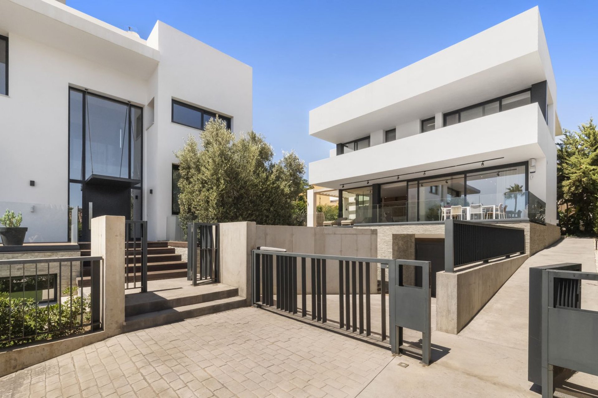 Resale - House - Detached Villa - Marbella - Costabella