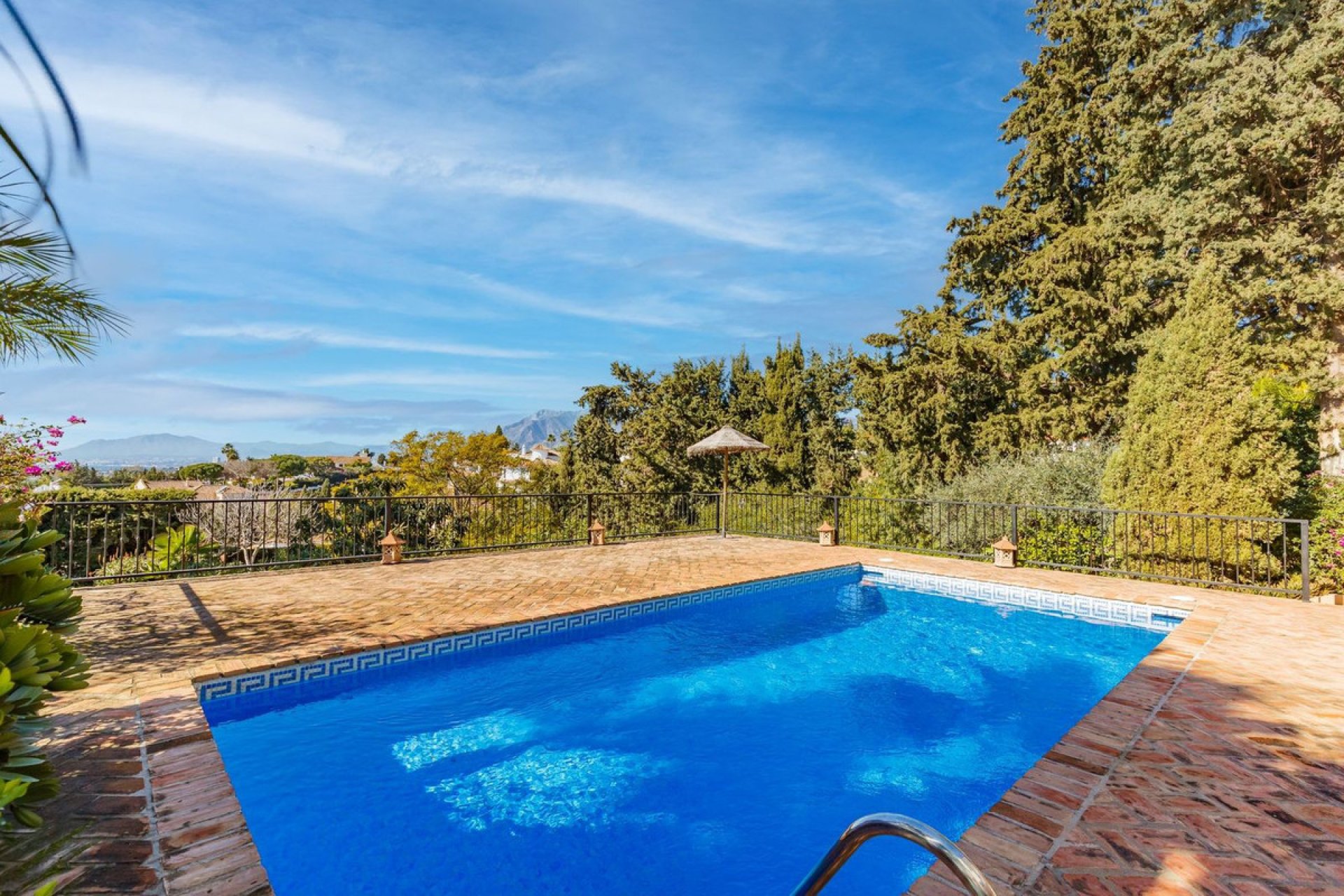 Resale - House - Detached Villa - Marbella - El Rosario