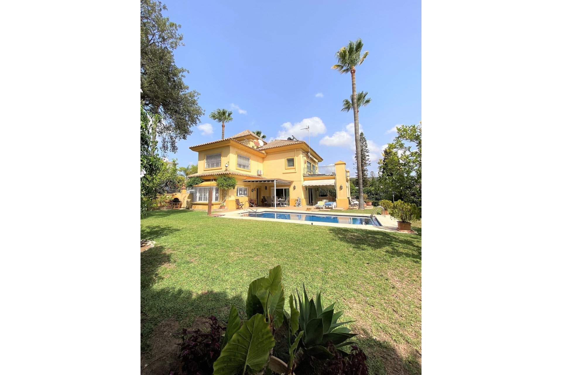 Resale - House - Detached Villa - Marbella - El Rosario