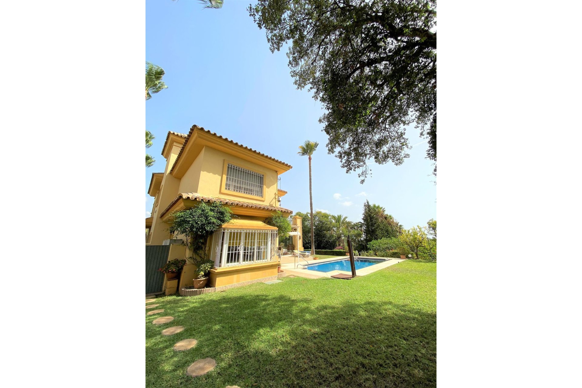 Resale - House - Detached Villa - Marbella - El Rosario