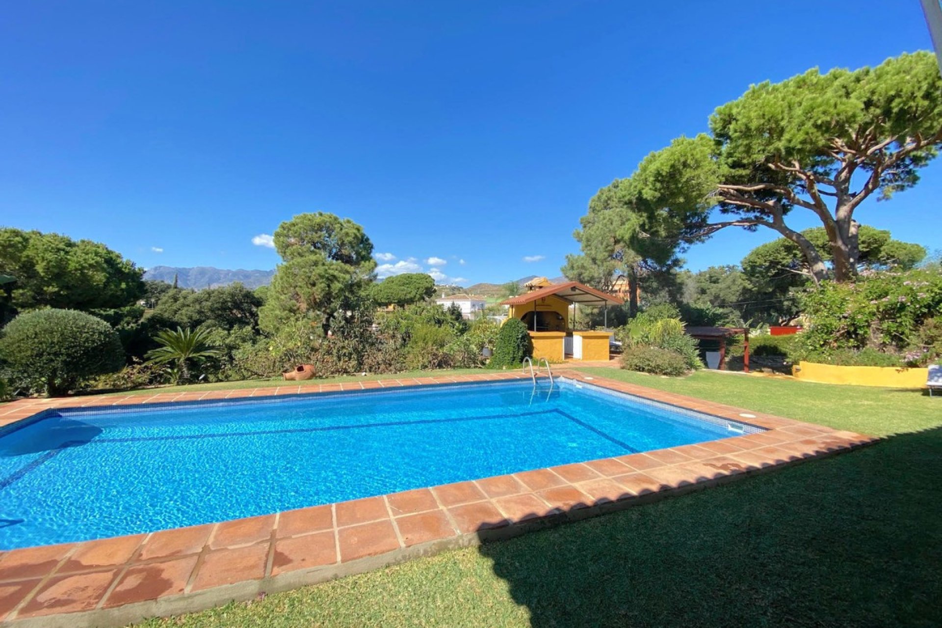 Resale - House - Detached Villa - Marbella - El Rosario