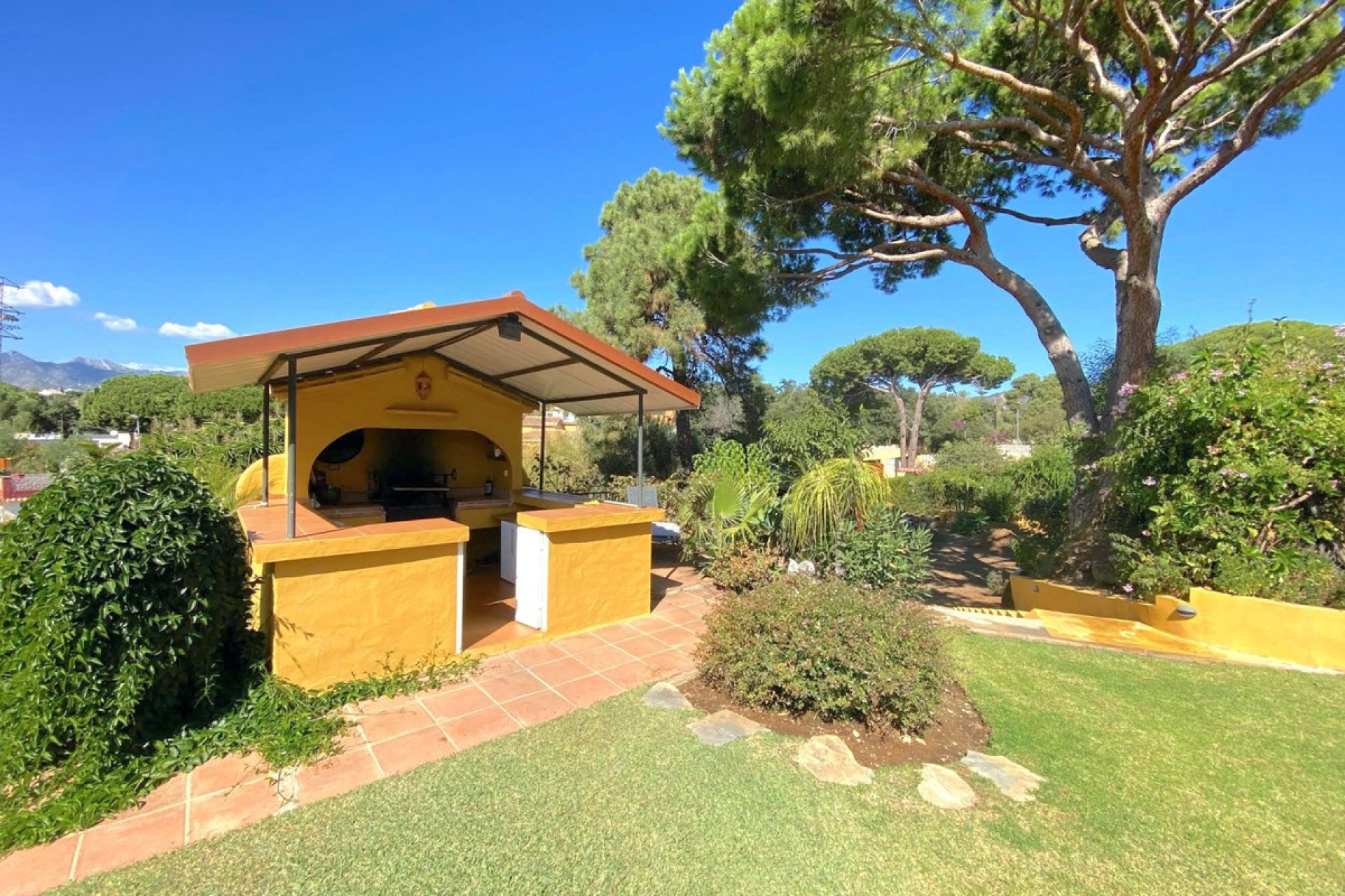 Resale - House - Detached Villa - Marbella - El Rosario