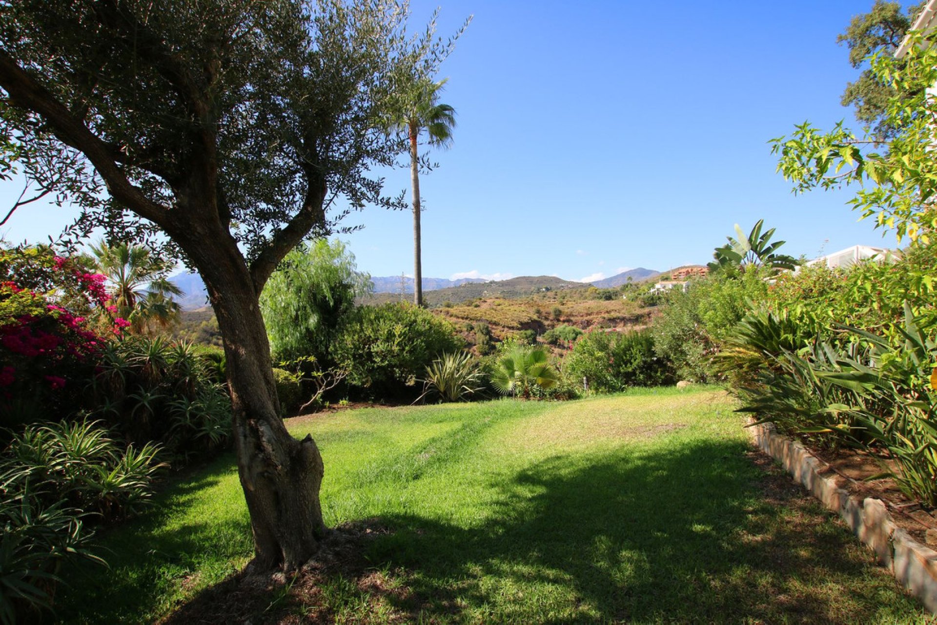 Resale - House - Detached Villa - Marbella - El Rosario