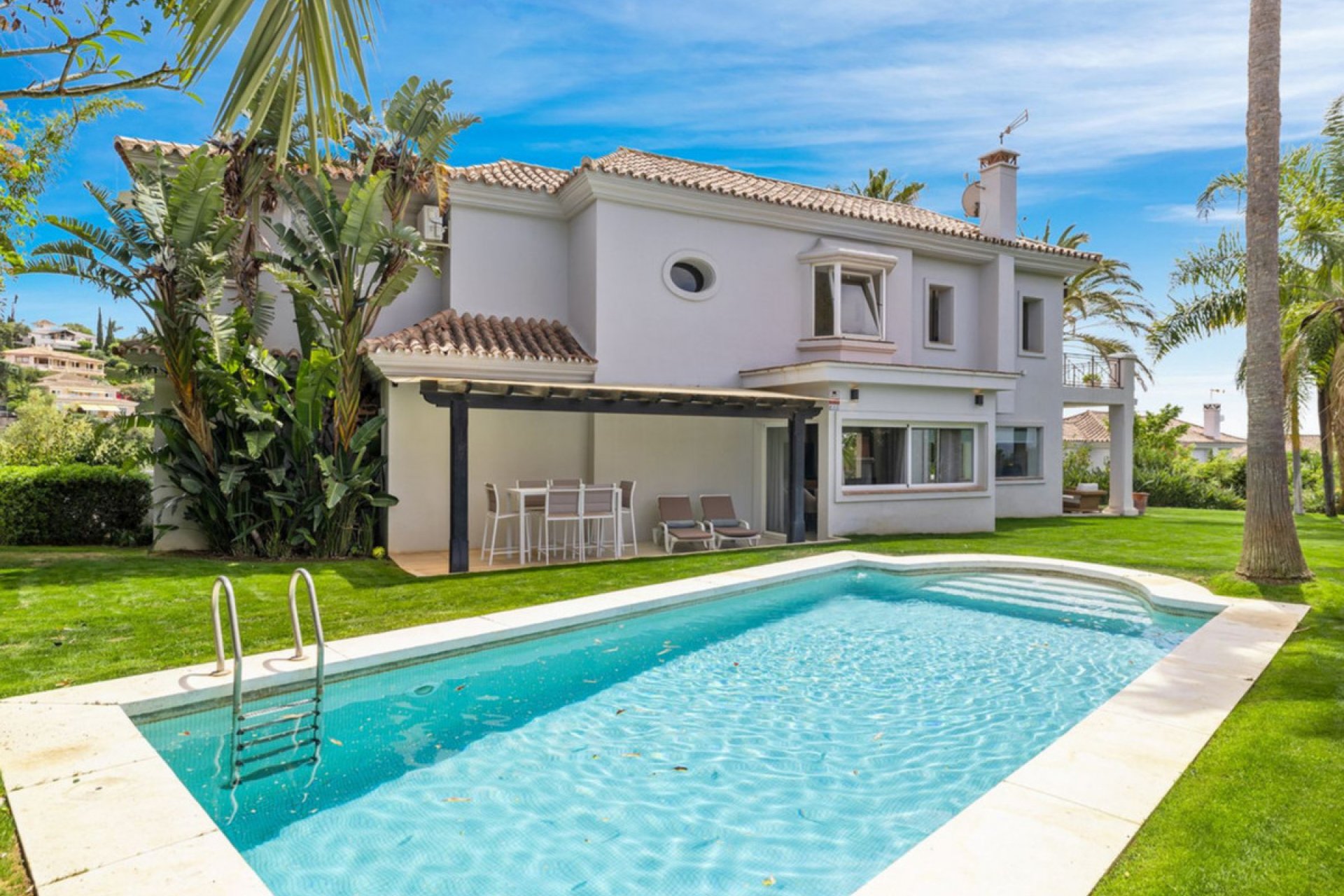 Resale - House - Detached Villa - Marbella - El Rosario