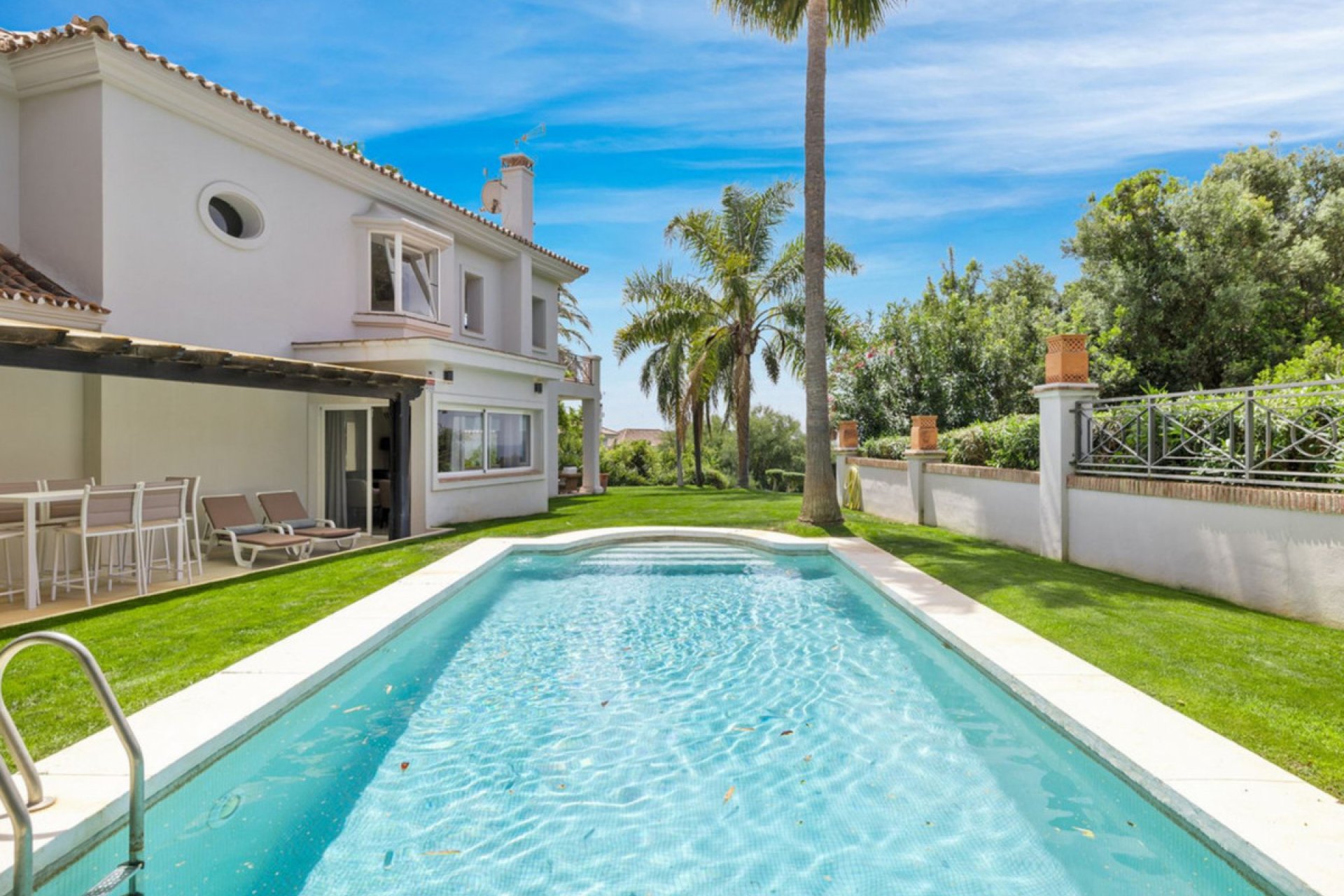 Resale - House - Detached Villa - Marbella - El Rosario