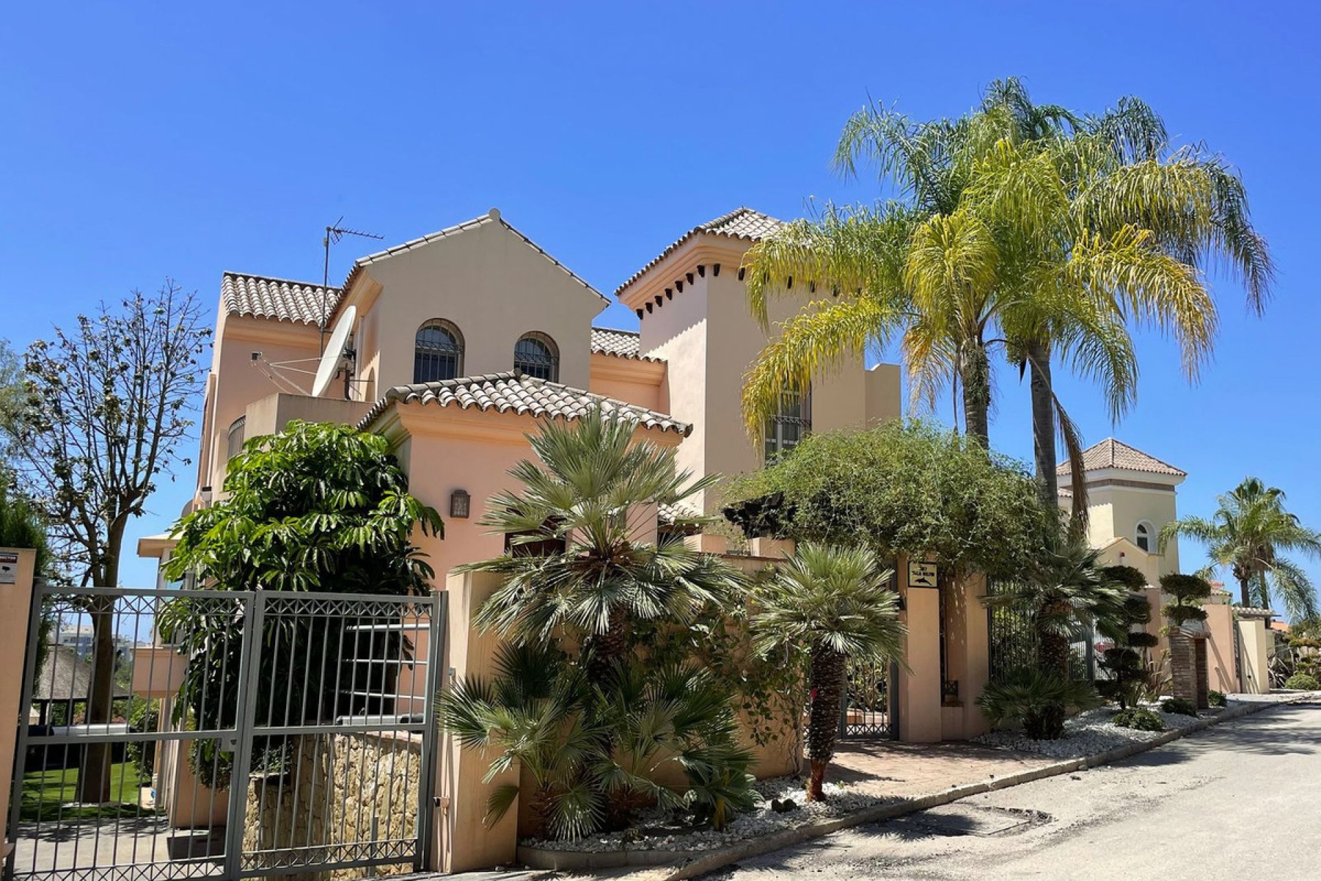 Resale - House - Detached Villa - Marbella - El Rosario