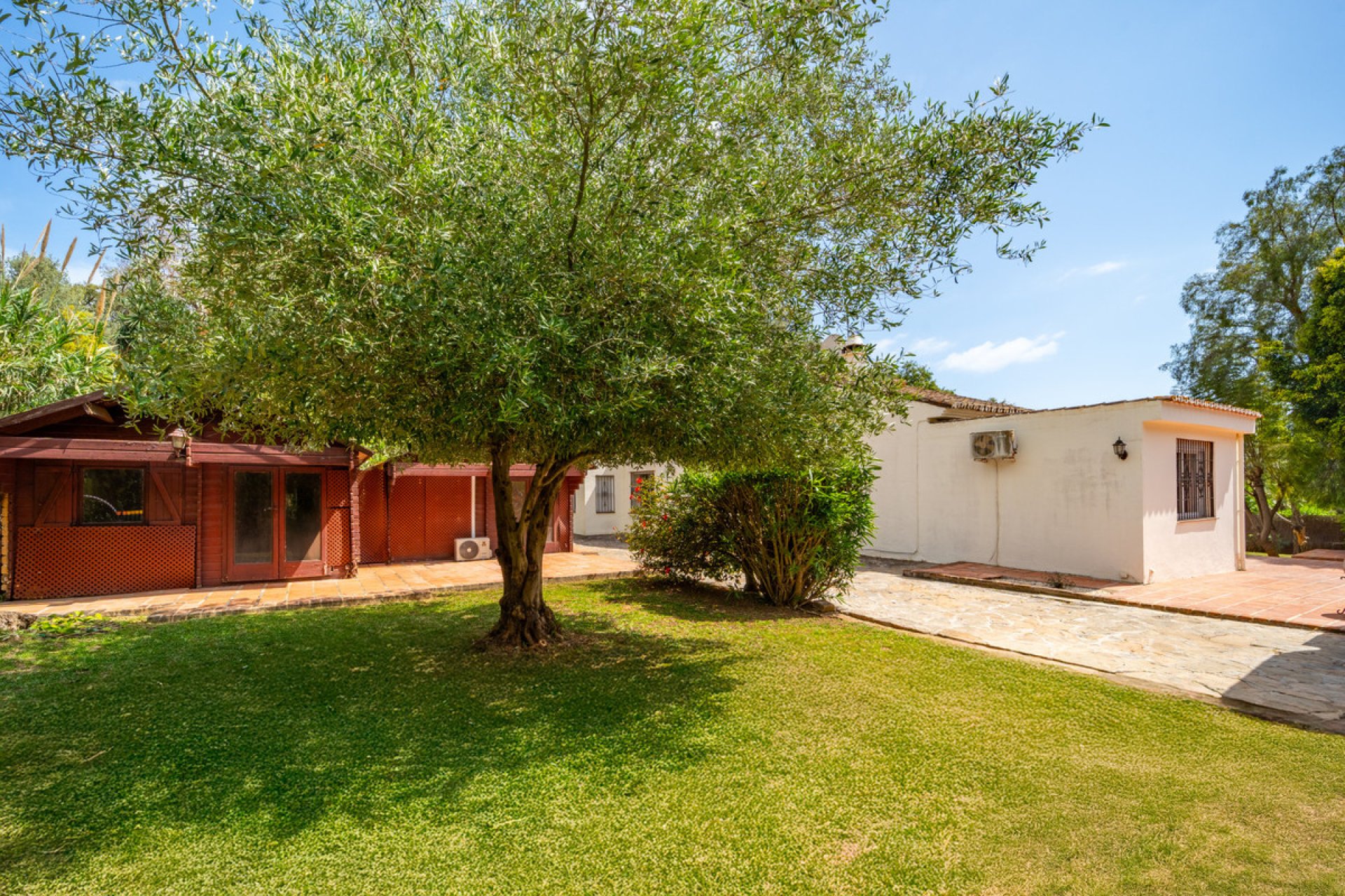 Resale - House - Detached Villa - Marbella - El Rosario