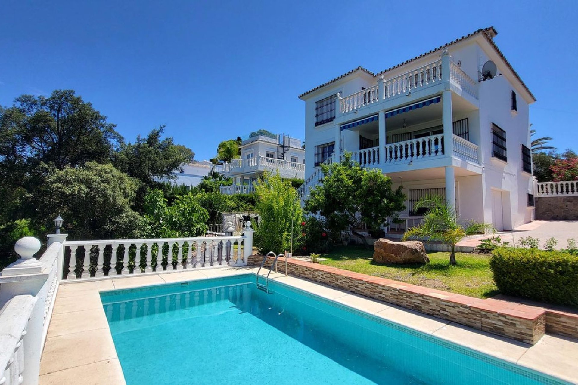 Resale - House - Detached Villa - Marbella - Elviria