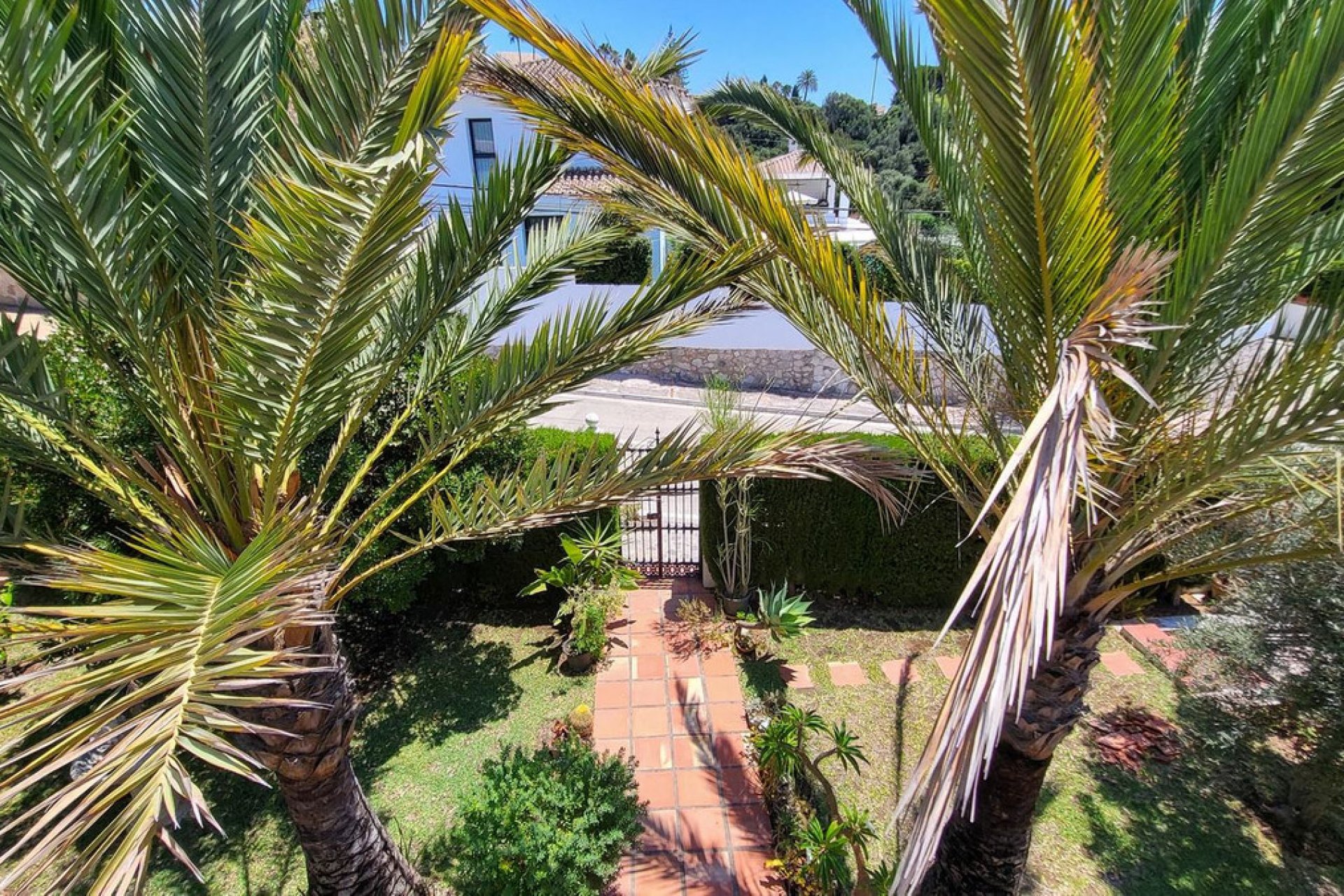 Resale - House - Detached Villa - Marbella - Elviria