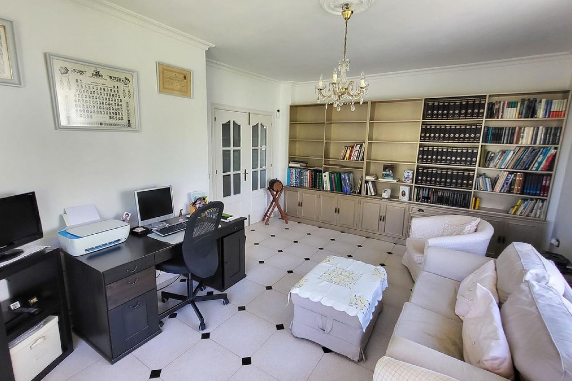 Resale - House - Detached Villa - Marbella - Elviria