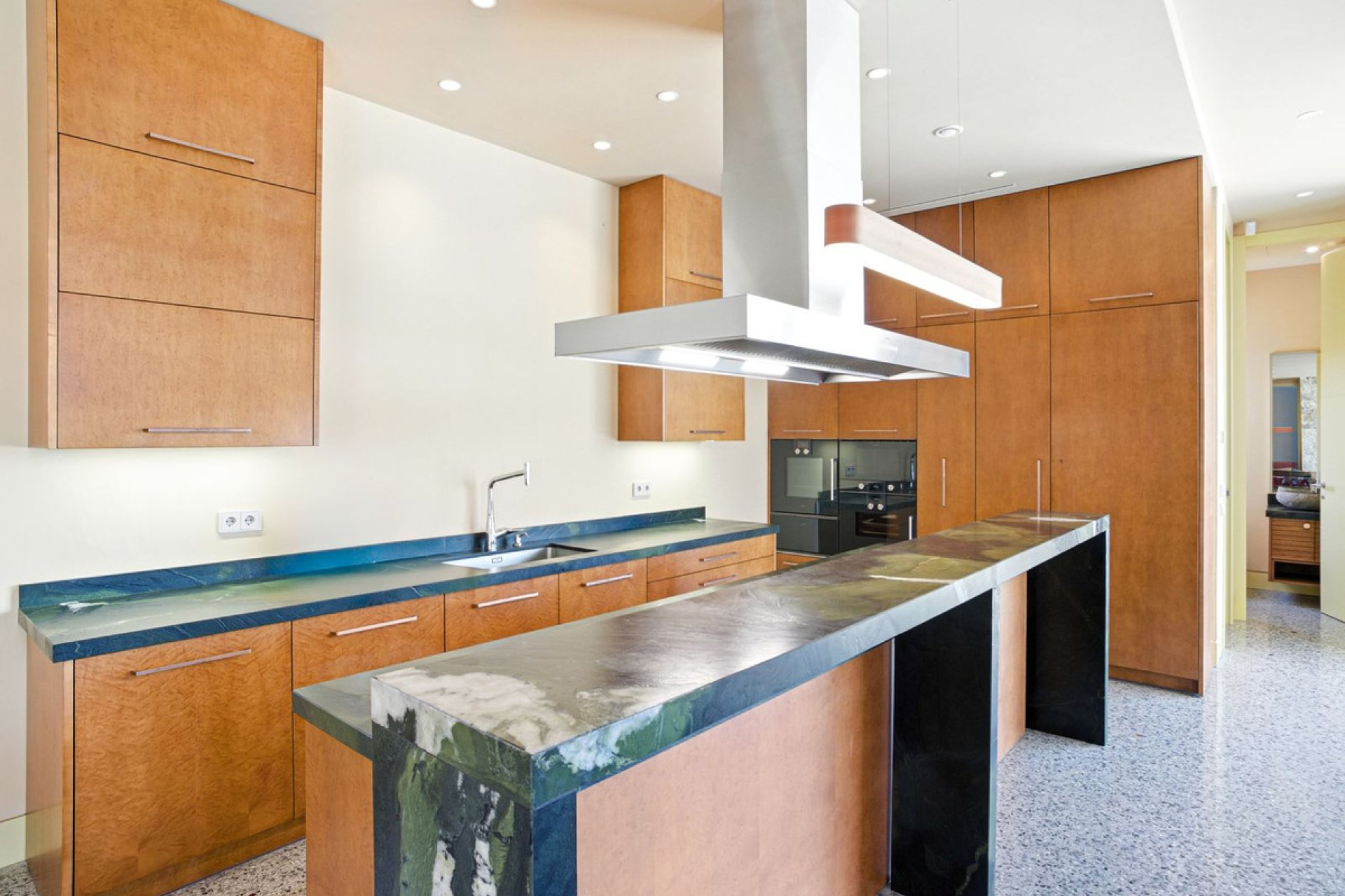 Resale - House - Detached Villa - Marbella - Elviria