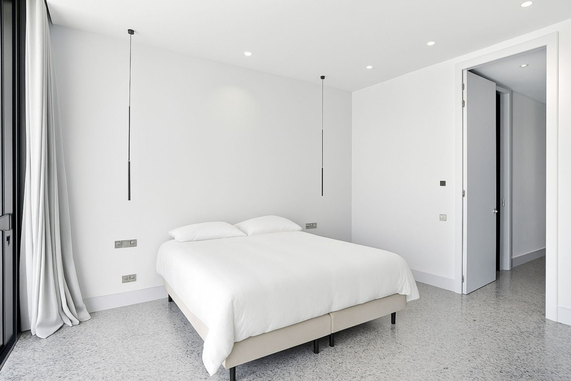 Resale - House - Detached Villa - Marbella - Elviria